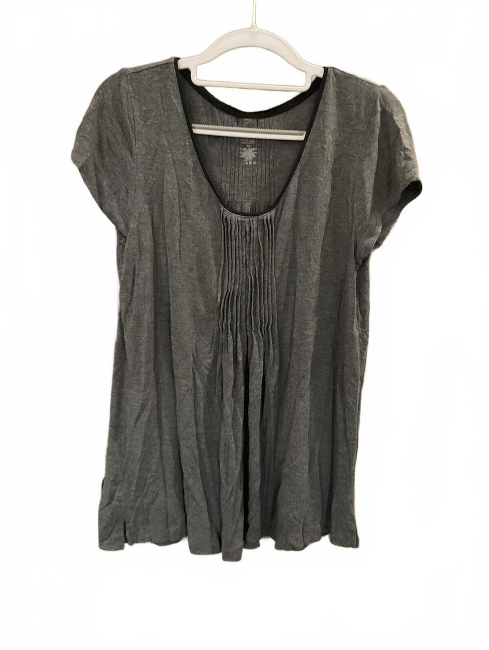 DNKY womens Short Sleeve Round Neck Fancy Gray Tee Size M